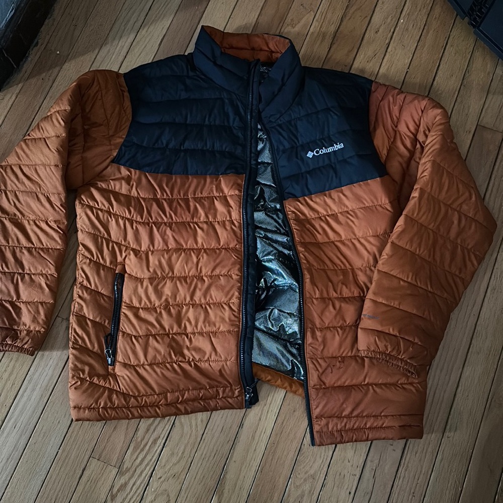 Columbia Mens Puffer style jacket with silver lining